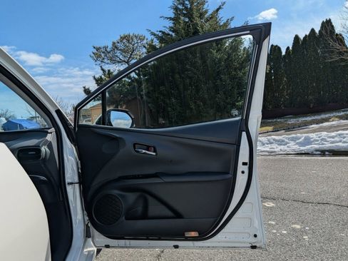 Used 2018 Toyota Prius Prime Premium image 12