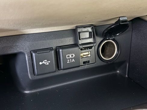 Used 2021 Toyota Highlander Limited image 32