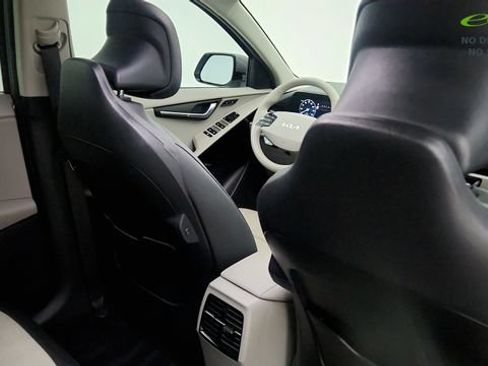 Used 2024 Kia Niro Wave w/ Wave Preserve Package FWD image 39