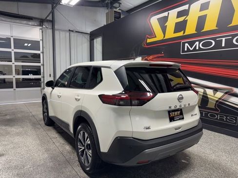 Used 2022 Nissan Rogue SV AWD/4WD image 18