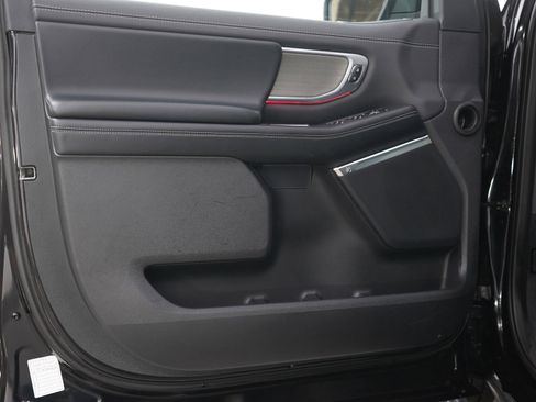 Used 2025 Ford Expedition Platinum image 23