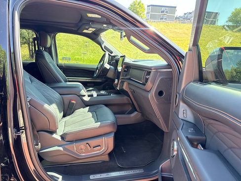 Used 2024 Ford Expedition Max Platinum AWD/4WD image 31