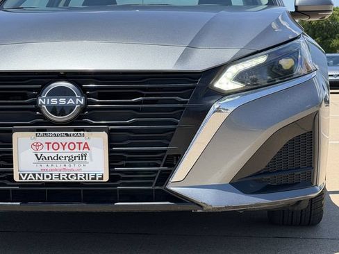 Used 2023 Nissan Altima 2.5 SL FWD image 9