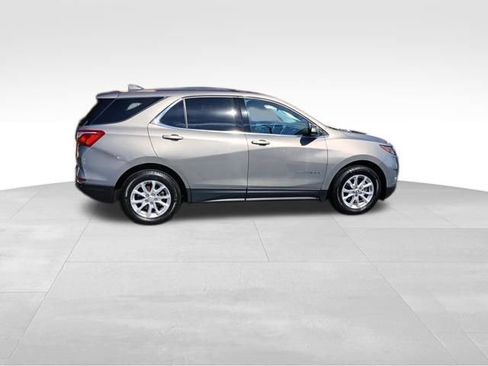Used 2018 Chevrolet Equinox LT image 3