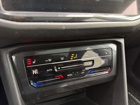 Certified 2022 Volkswagen Tiguan SE w/ Panoramic Sunroof Package image 21