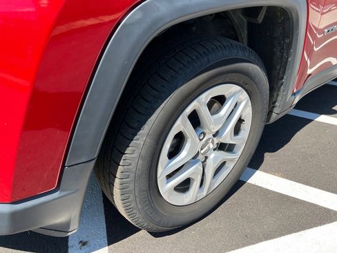 Used 2019 Jeep Compass Sport w/ Cold Weather Group image 11