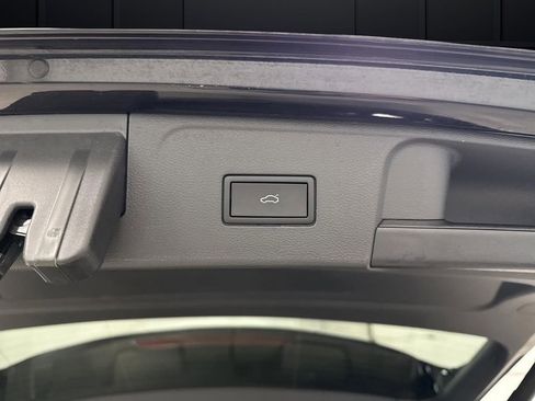 Used 2024 Volkswagen Atlas SE w/ Panoramic Sunroof Package image 16