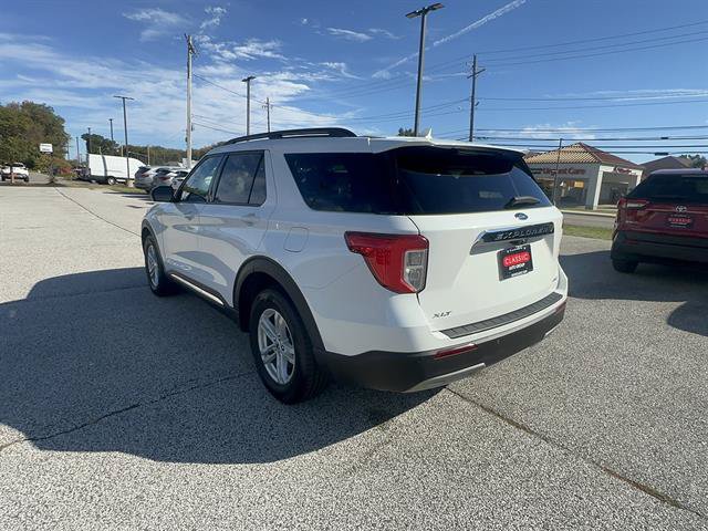 Certified 2023 Ford Explorer XLT w/ Equipment Group 202A AWD/4WD image 4
