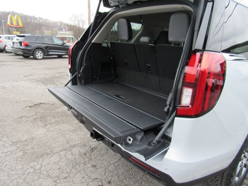 New 2025 Ford Expedition Active image 41