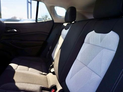 Certified 2025 Chevrolet Trax LS image 31