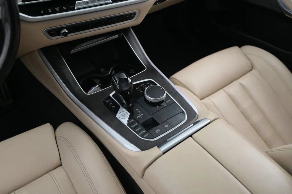 Used 2021 BMW X5 xDrive40i w/ M Sport Package AWD/4WD image 31