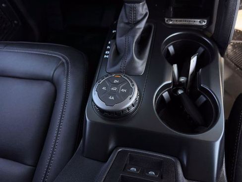 New 2025 Ford Bronco Badlands image 12