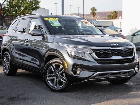 Used 2023 Kia Seltos S w/ Navigation Package FWD image 1