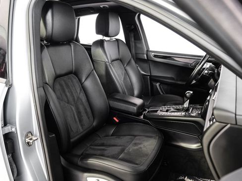 Used 2019 Porsche Macan w/ Premium Package AWD/4WD image 39