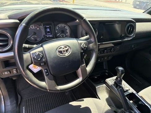 Used 2018 Toyota Tacoma TRD Off-Road RWD image 16