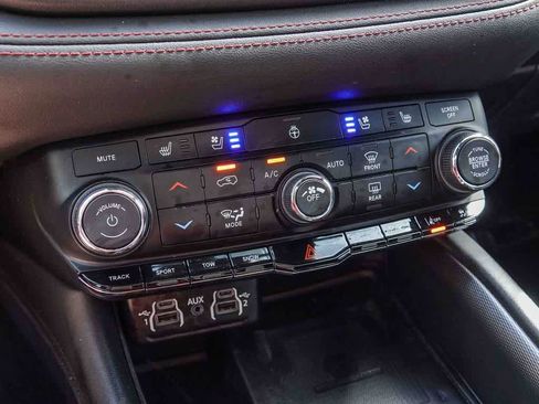 Certified 2022 Dodge Durango R/T w/ Tow 'N Go Package image 21