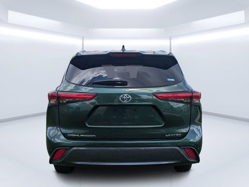 Used 2023 Toyota Highlander Limited FWD image 4