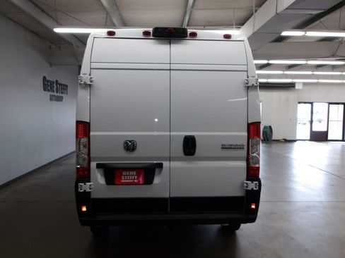 Used 2024 RAM ProMaster 2500 w/ Convenience Group FWD image 7