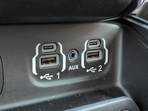 Used 2019 RAM 1500 Laramie AWD/4WD image 22