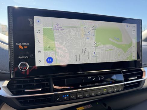 Used 2025 Toyota Sienna Platinum image 26