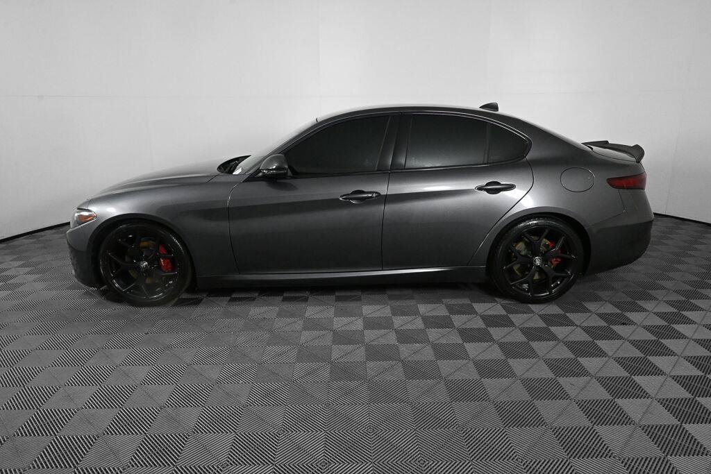 Used 2020 Alfa Romeo Giulia w/ Nero Edizione RWD image 3