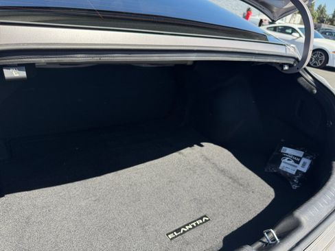 Used 2025 Hyundai Elantra Sport FWD image 18