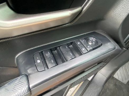 Used 2025 Toyota Tacoma TRD Sport w/ TRD Sport Upgrade Package image 19