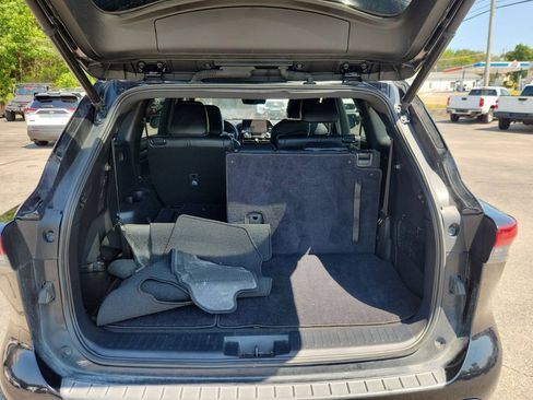 Used 2023 Toyota Highlander XSE FWD image 18