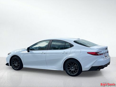 Used 2026 Toyota Camry SE FWD image 5