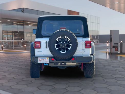 Used 2024 Jeep Wrangler Unlimited Rubicon 4xe image 4
