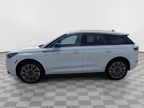 Used 2022 Lincoln Corsair AWD w/ Premium Package image 2