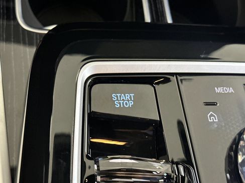 Used 2026 BMW i7 eDrive50 w/ M Sport Package image 28