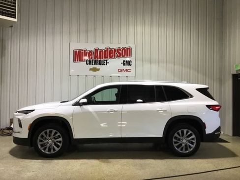 Used 2024 Buick Envision Preferred AWD/4WD image 2