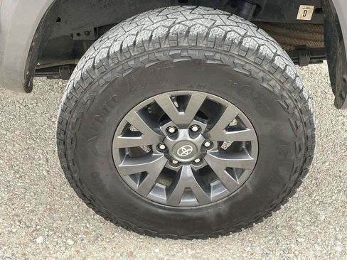 Used 2023 Toyota Tacoma SR5 AWD/4WD image 9