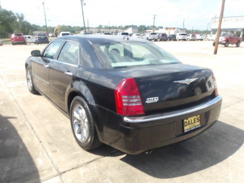 Used 2006 Chrysler 300 C w/ Protection Group II RWD image 13