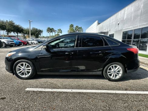 Used 2016 Ford Focus SE w/ SE Power Seat Package image 3