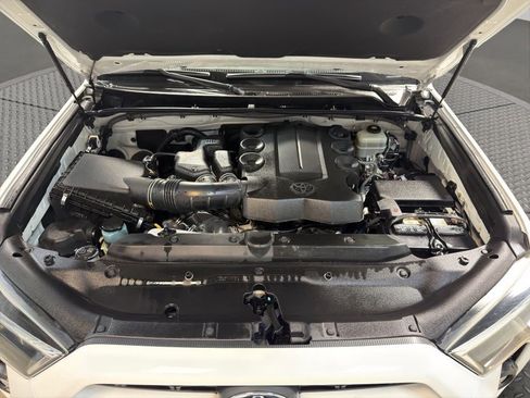 Used 2018 Toyota 4Runner SR5 AWD/4WD image 27