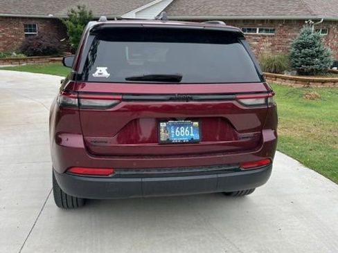 Used 2025 Jeep Grand Cherokee Limited w/ Black Appearance Package AWD/4WD image 4