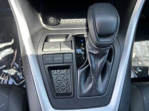 Used 2025 Toyota RAV4 XLE FWD image 28