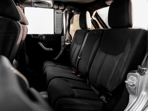 Used 2013 Jeep Wrangler Unlimited Sahara w/ Connectivity Group AWD/4WD image 17
