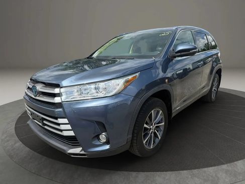Used 2019 Toyota Highlander XLE AWD/4WD image 1