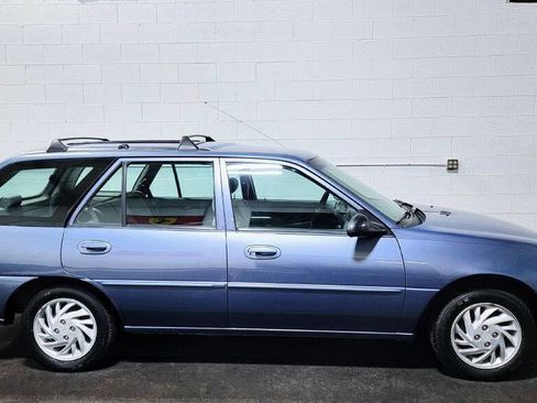 Used 1999 Ford Escort SE image 34