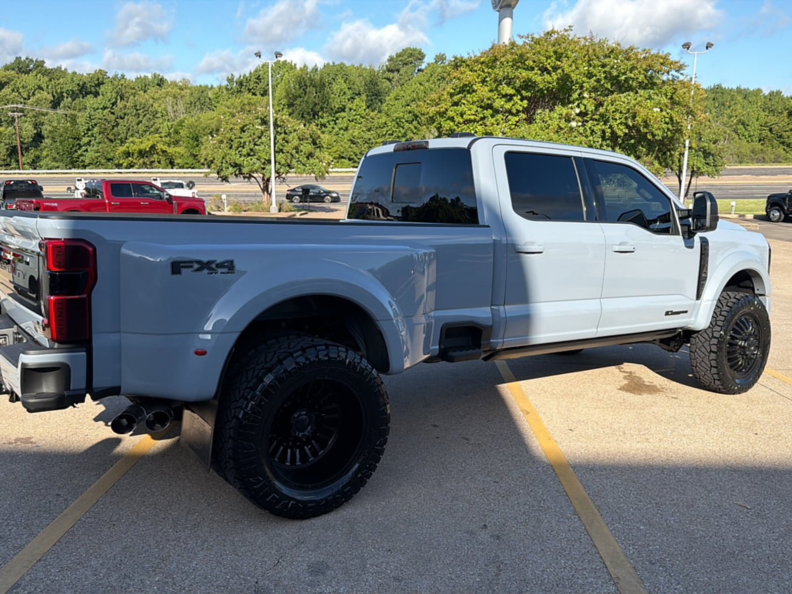 New 2026 Ford F450 Platinum w/ FX4 Off-Road Package AWD/4WD image 17