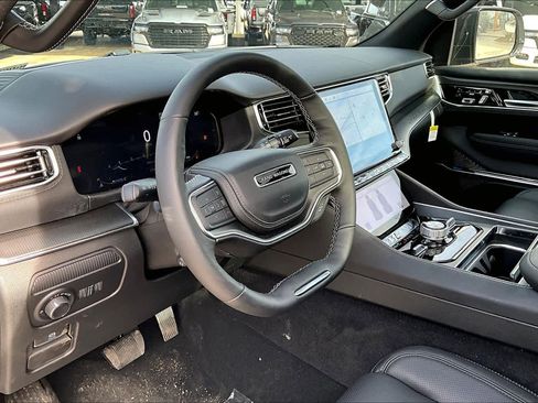 New 2026 Jeep Grand Wagoneer Summit image 9