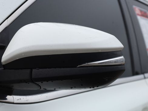 Used 2015 Toyota Highlander LE image 20