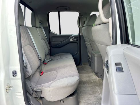 Used 2018 Nissan Frontier SV w/ Value Truck Package AWD/4WD image 25
