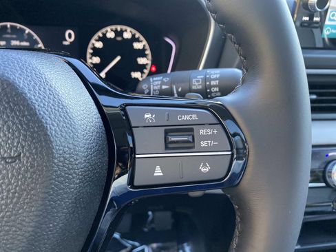 New 2025 Honda Pilot Touring image 16