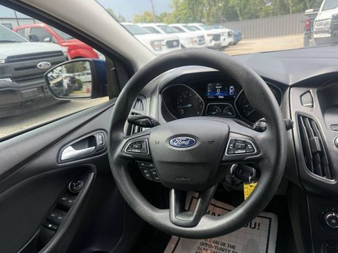 Used 2018 Ford Focus SE FWD image 20