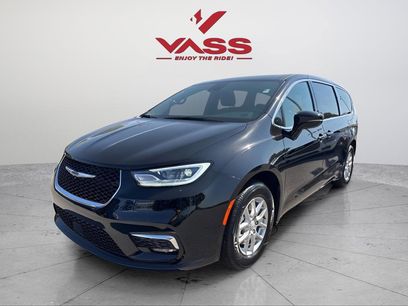 New 2026 Chrysler Pacifica Select