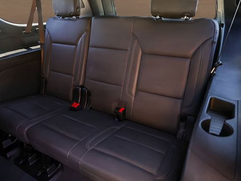 Used 2025 Chevrolet Suburban Z71 AWD/4WD image 25